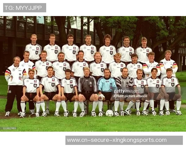 2000欧洲杯金球得主回顾及其对足球历史的影响分析